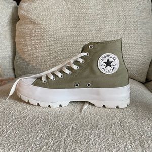 Green platform converse shoes! 8.5 Women's🤍